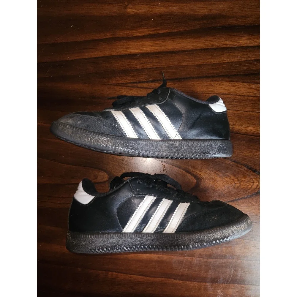 Adidas Samba Classic sneakers black leather upper white stripes gum rubber 3Y
